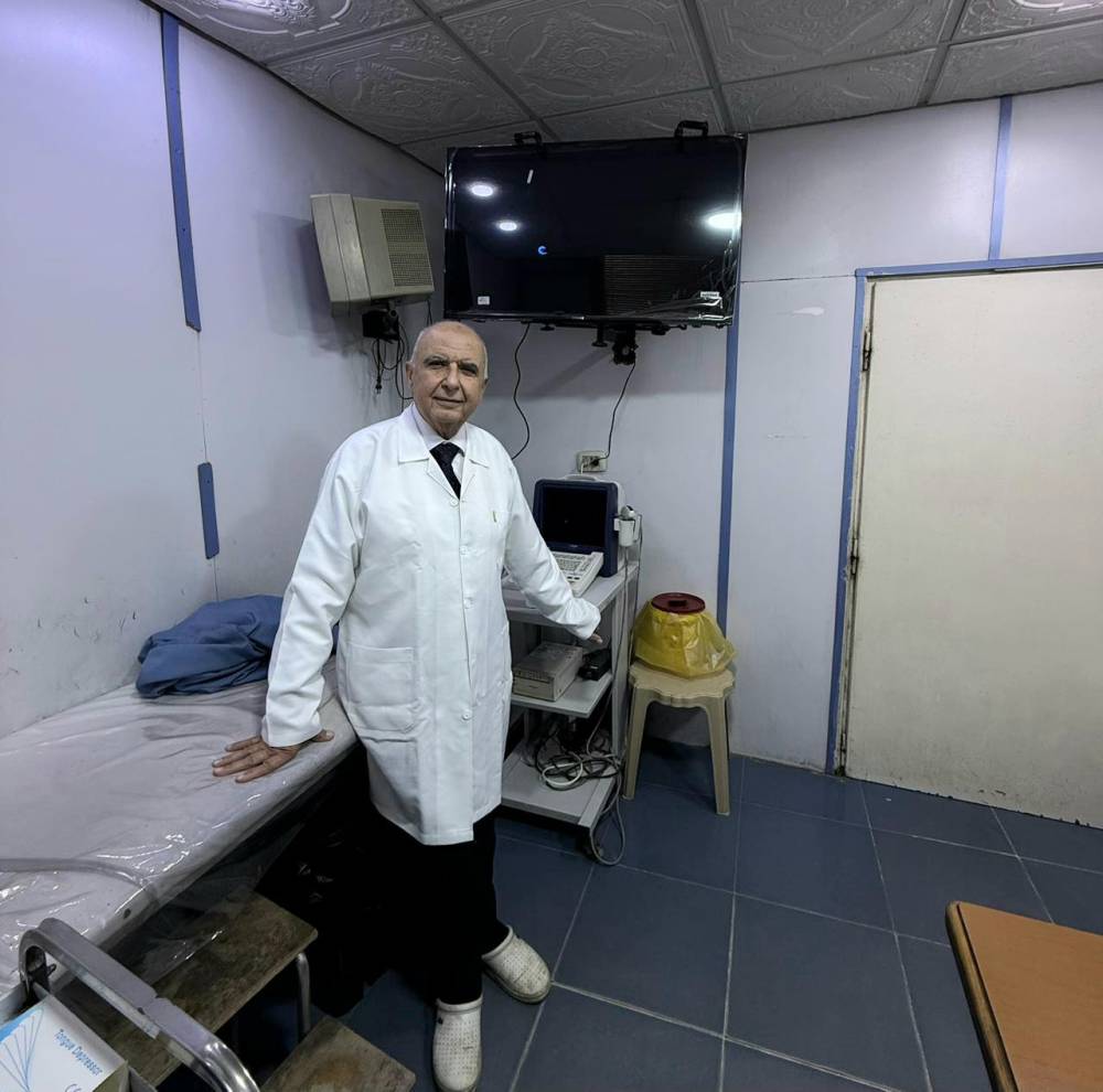 «طبيب الإنسانية» في الأردن.. الفحص بدينارين طوال 37 عاماً