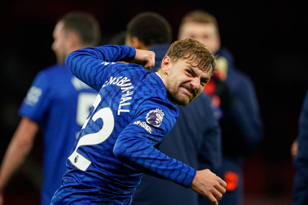 دوسبيري يحتفل بقميص إيفرتون