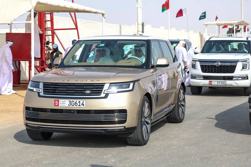 سلطان بن حمدان يتابع المنافسات