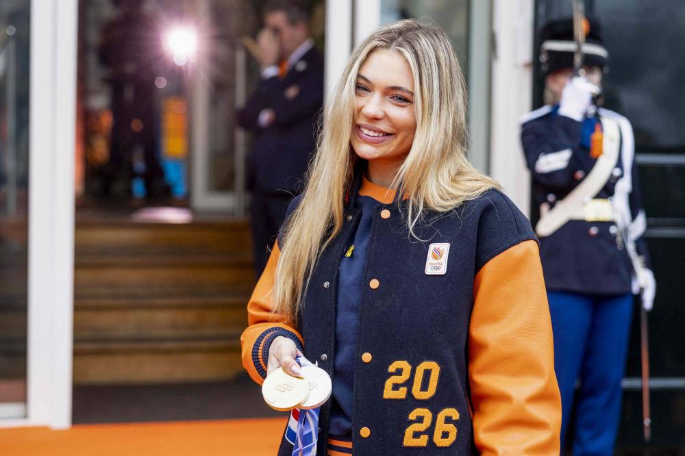 غوتا تعرض ميدالياتها قبل التكريم الملكي