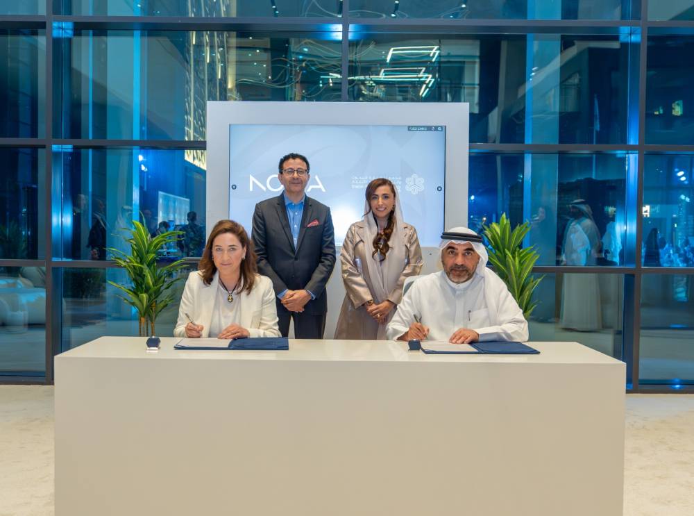 جانب من توقيع التفاقية