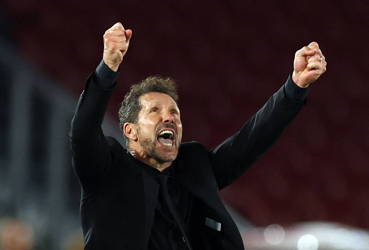 مدرب أتلتيكو مدريد سيميوني يحتفل بالتأهل