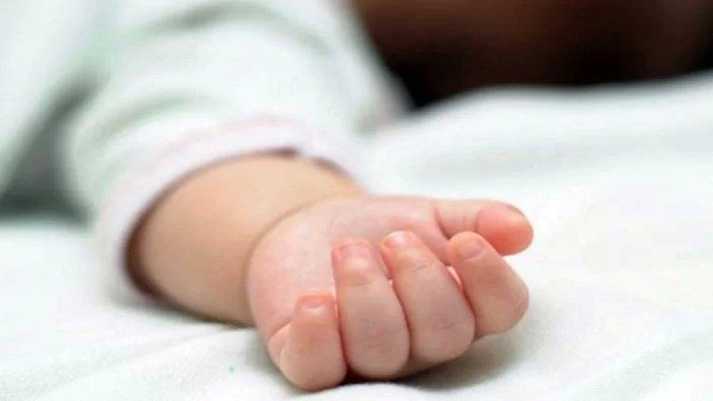 «كانت تراها فأراً».. جريمة مروعة لأم مصرية ألقت برضيعتها في النار