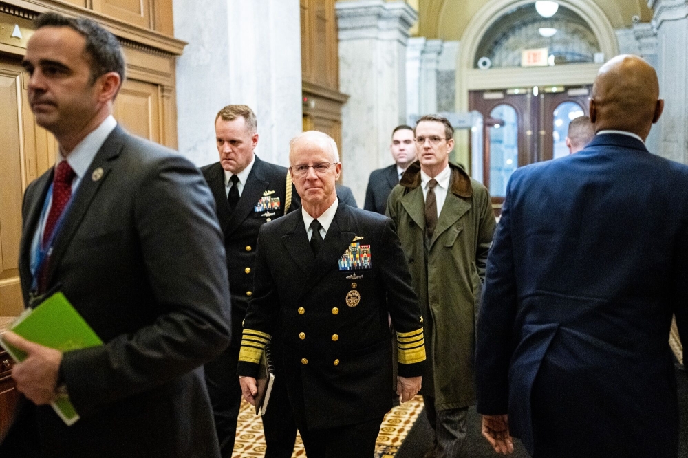 رئيس العمليات البحرية الأدميرال داريل إل. كودل لدى وصوله لحضور جلسة إحاطة سرية. (بلومبيرغ)