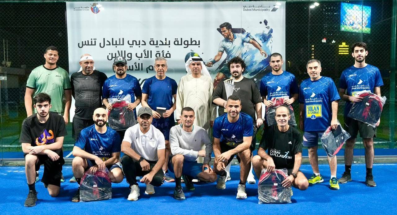 وليد الشيباني يتوسط الفائزين خلال التتويج