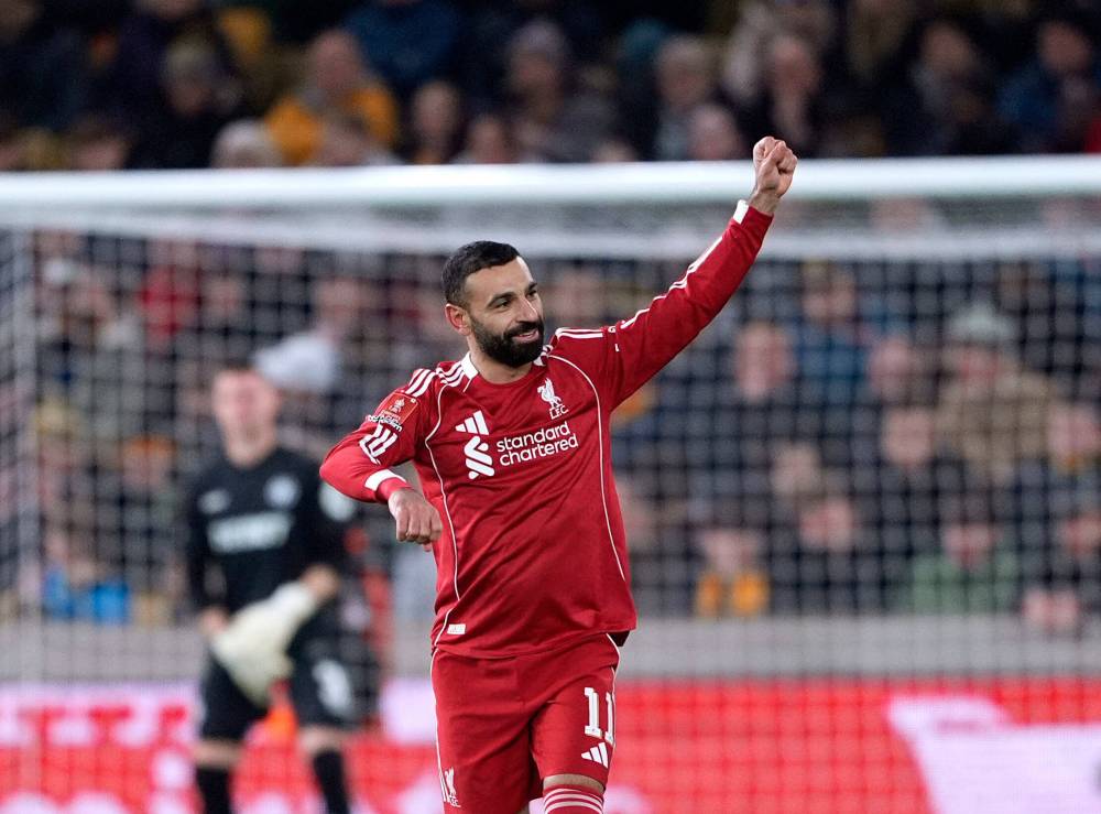 محمد صلاح يحتفل