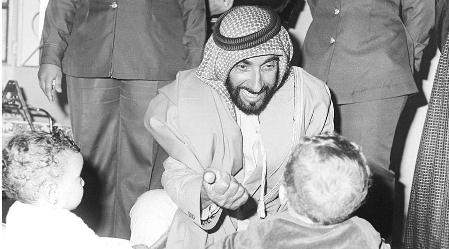 زايد.. قائد عظيم زرع بين أهله ووطنه قيم العطاء والخير