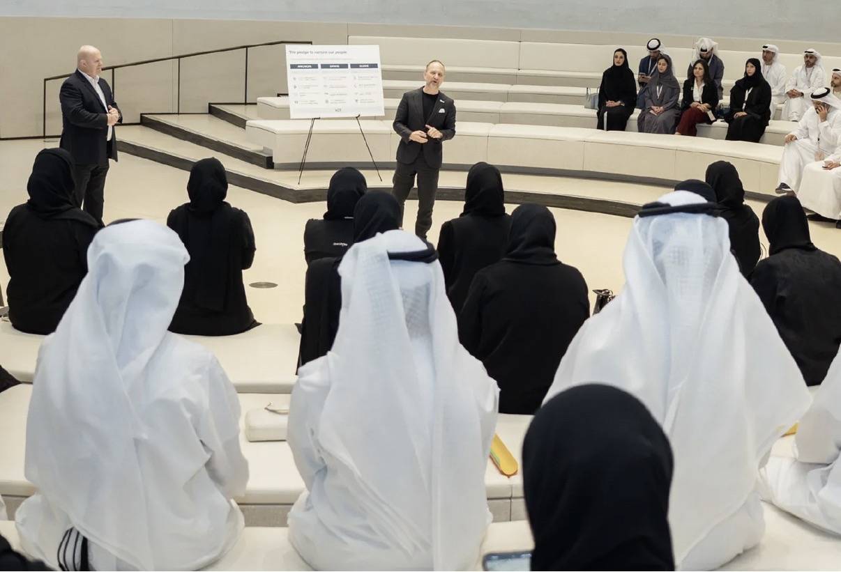 «لقاءات قيادات أبوظبي».. المواهب الحكومية أساس الأداء المتميز