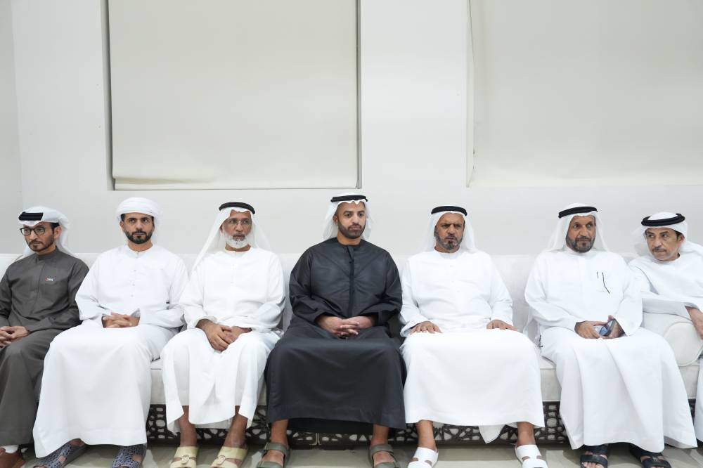 محمد بن سعود يعزي في الشهيد علي الطنيجي