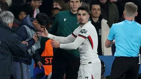 أبطال أوروبا.. عقوبات منتظرة لنجم تشيلسي بعد حادثة جامع الكرات (فيديو)