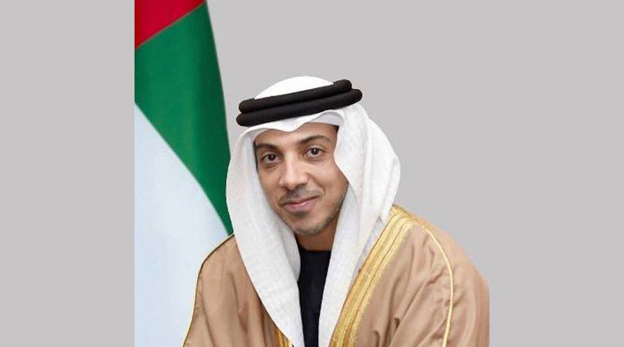 منصور بن زايد يعزي سلطنة عمان قيادةً وشعباً في وفاة السيد فهد بن محمود