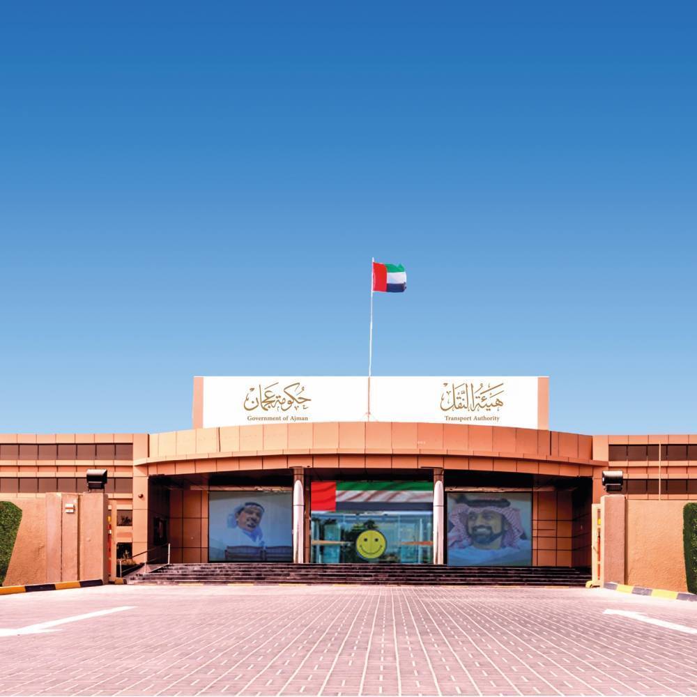 «نقل عجمان» توزع 100 طرد رمضاني على العمال