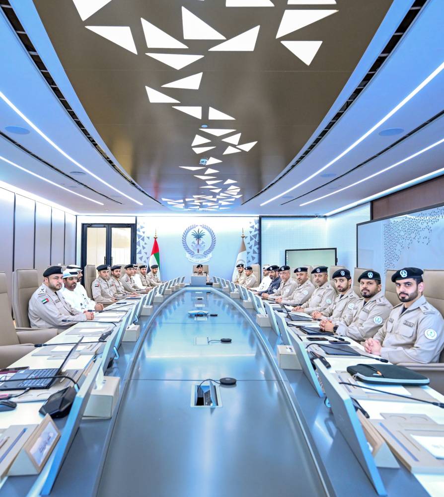 اللواء بن عامر مترئّساً الاجتماع