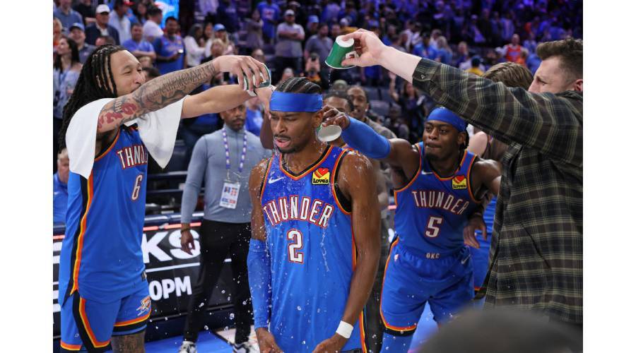 شاي غلجيوس-ألكسندر يحتفل بالإنجاز