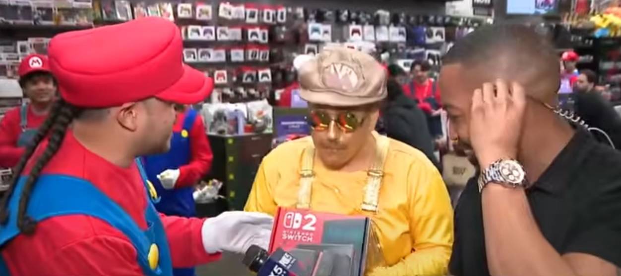 روس مارتينيز الذي ارتدى زي ماريو الذهبي