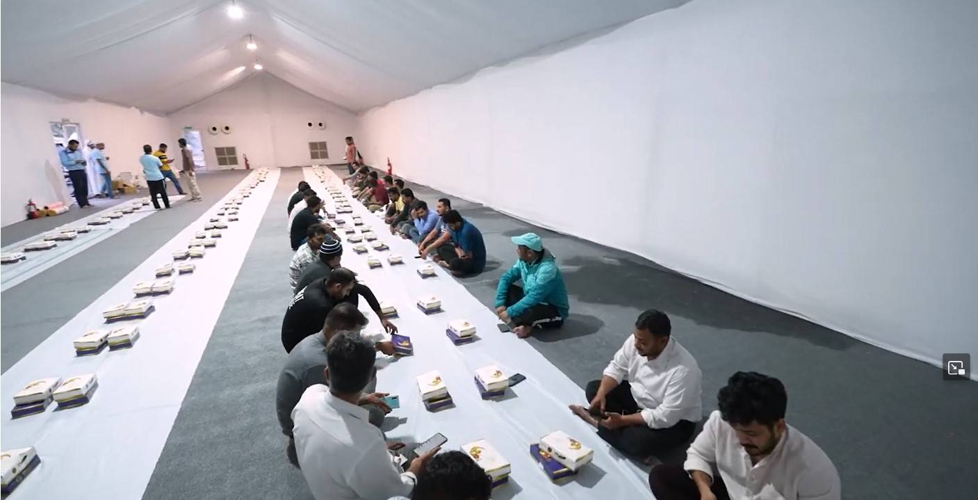 «إسلامية دبي» تعلن توزيع 20 مليون وجبة إفطار