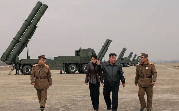 كوريا الشمالية تختبر نظام إطلاق صواريخ باليستية قادرة على حمل رؤوس نووية