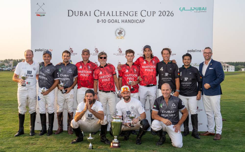 الفرق الفائزة عقب التتويج