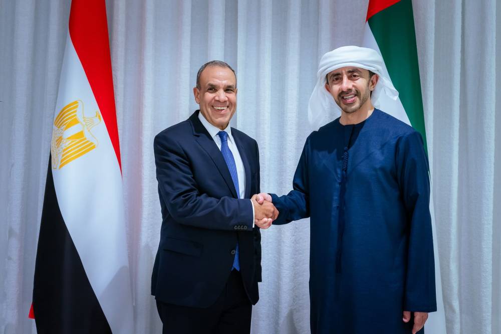 عبدالله بن زايد ووزير خارجية مصر يبحثان الاعتداءات الإيرانية الإرهابية على الإمارات