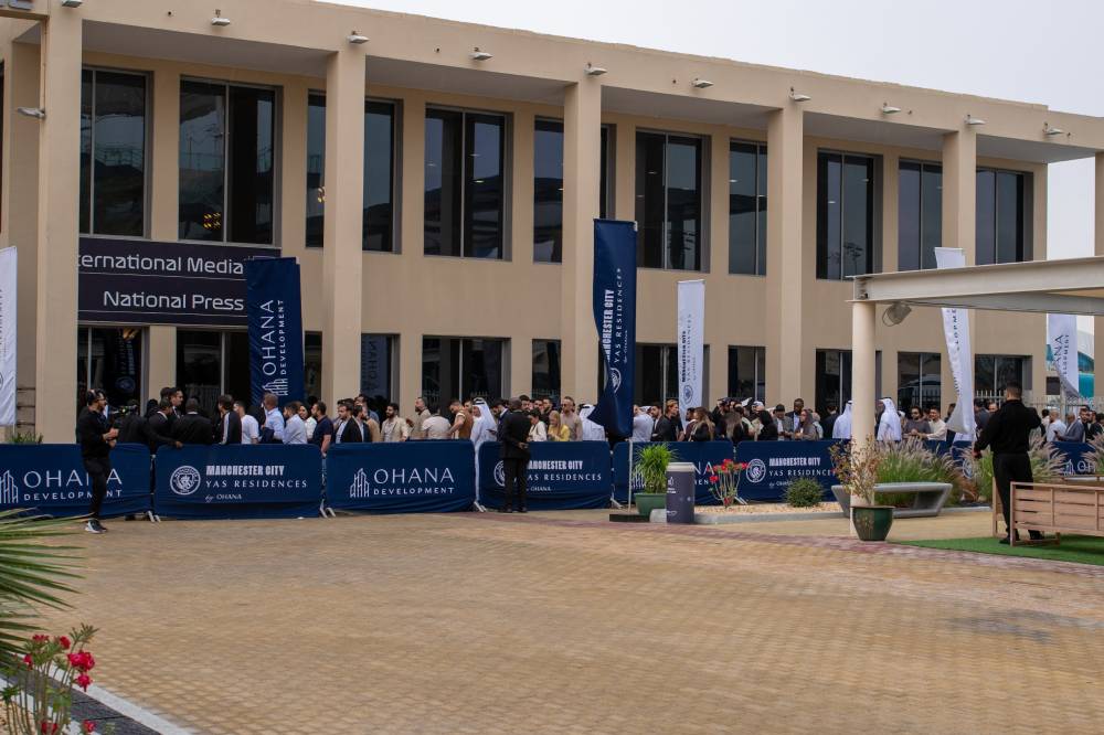 طوابير من المهتمين بشراء وحدات سكنية بالمشروع