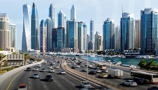 الإمارات.. إجراءات تنظيمية لضمان استقرار سوق العمل