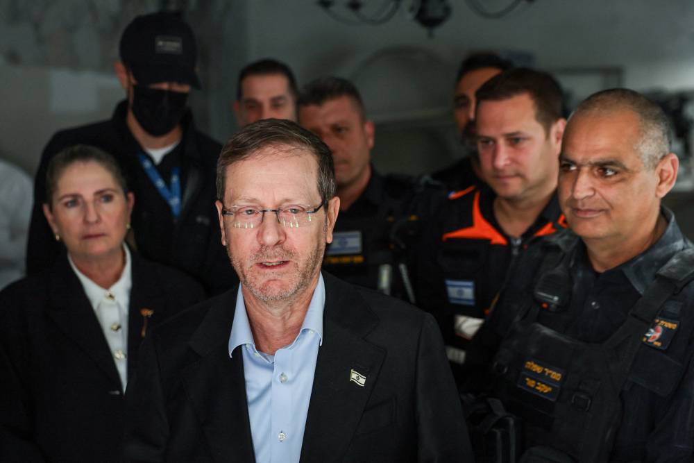 الرئيس الإسرائيلي يتوعد إيران «بمزيد من الدمار»