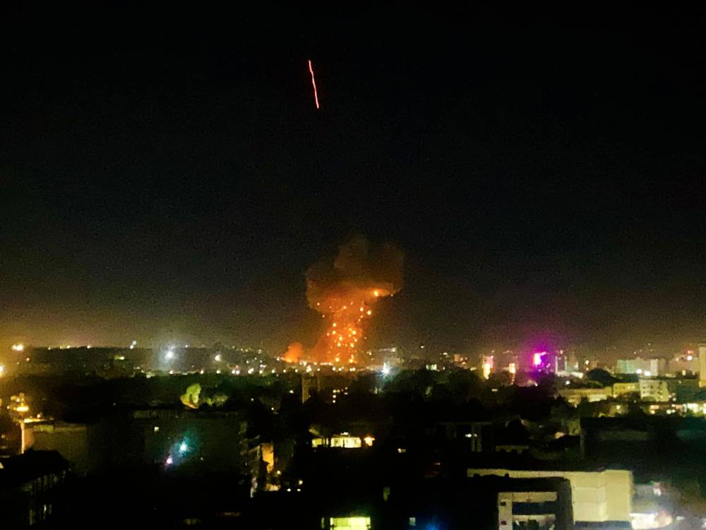 الحكومة الأفغانية تتهم باكستان بقصف كابول