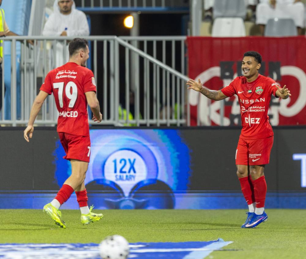 شباب الأهلي يهزم دبا ويعتلي صدارة دوري أدنوك