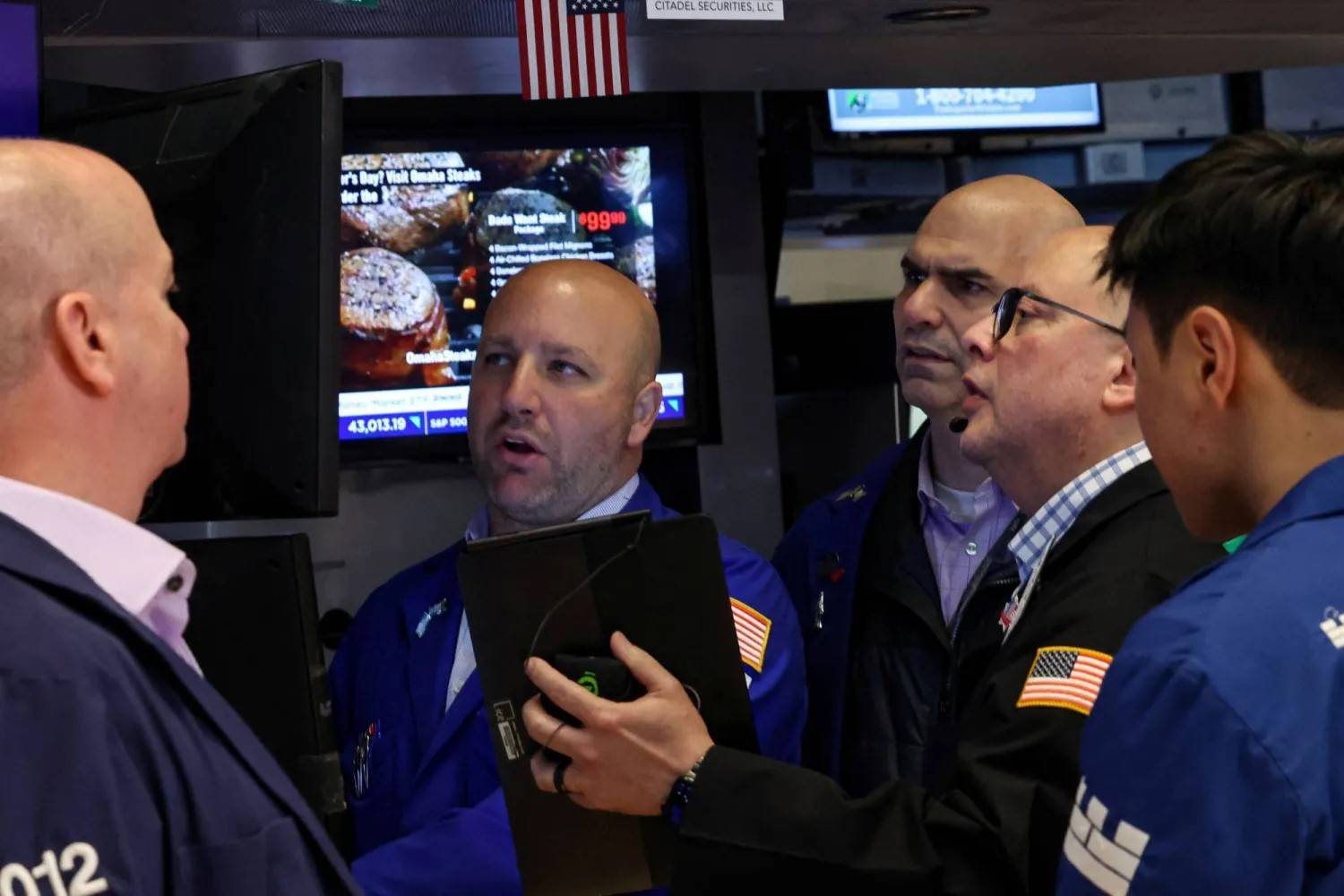 متداولون في \