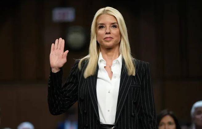 «النواب الأمريكي» يستدعي وزيرة العدل للتحقيق في إخفاء معلومات بـ«ملفات إبستين»