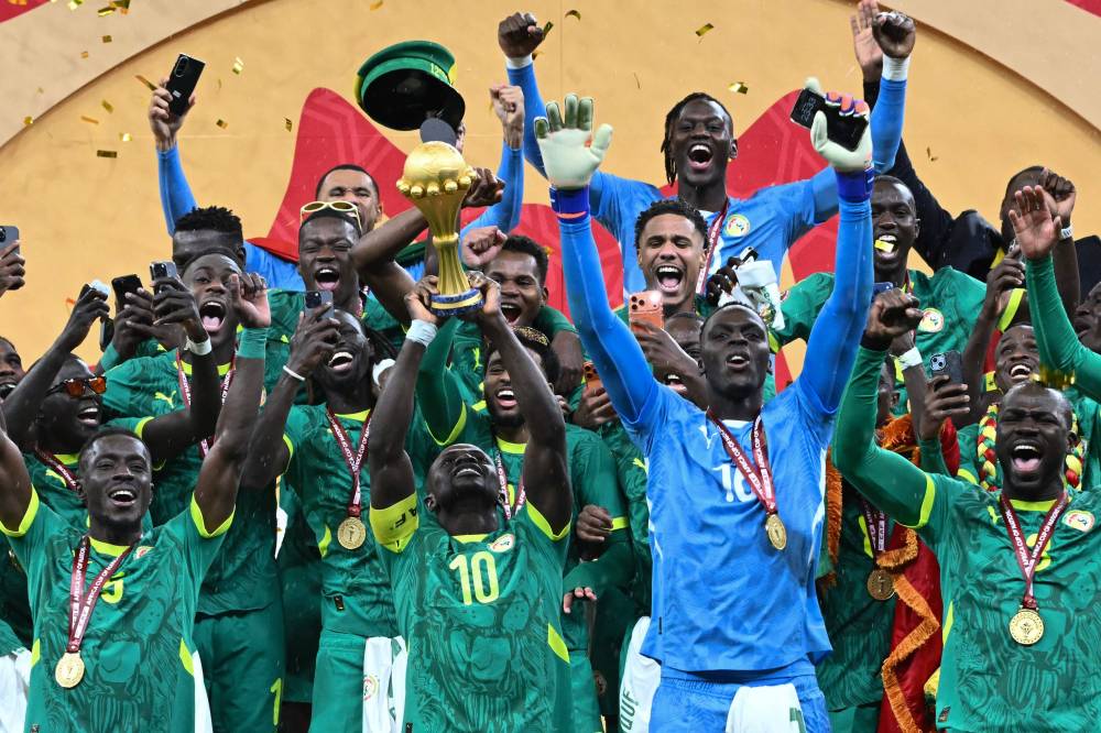 لاعبو السنغال يحتفلون بكأس إفريقيا