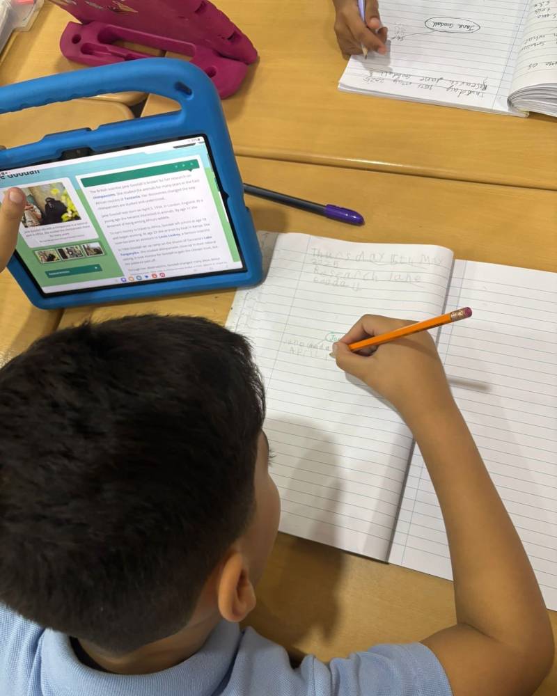 مدارس تعلن آلية توزيع كتب «الفصل الثالث»