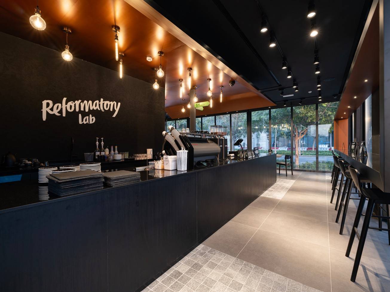 جانب من المقهى