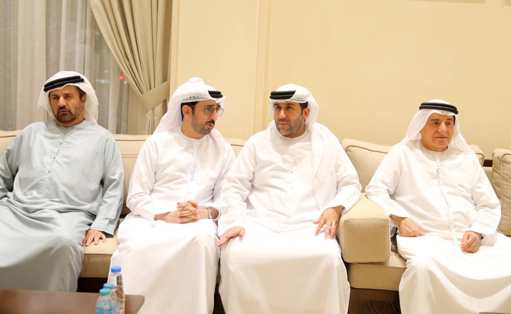 سلطان بن أحمد والشيوخ يعزّون بوفاة عبدالله المزروعي