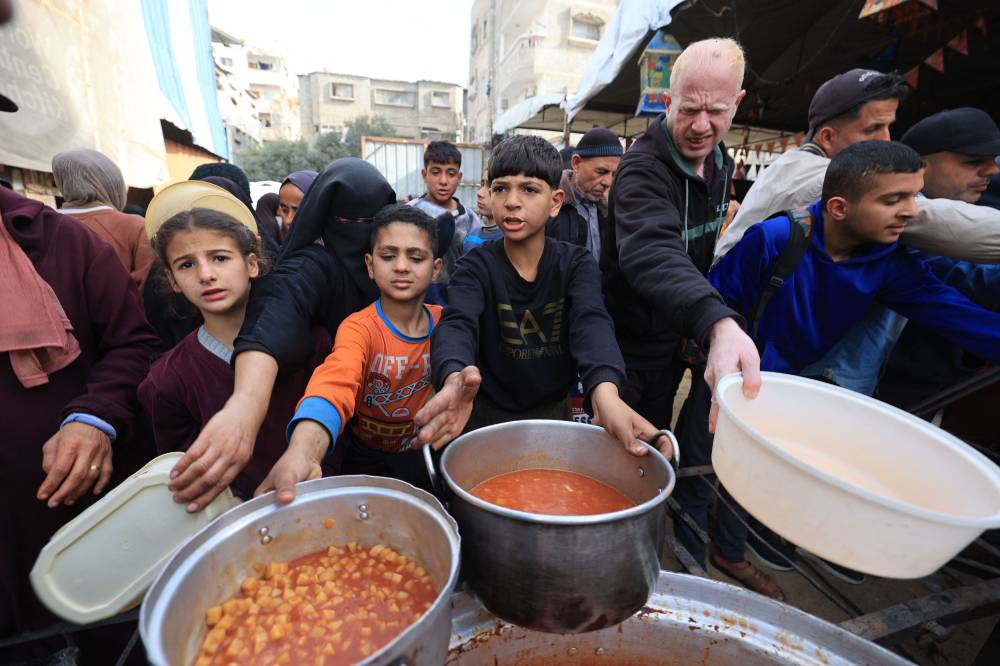 إندونيســيا تُعلّــق خطــط نشــر قواتهــا في غــزة