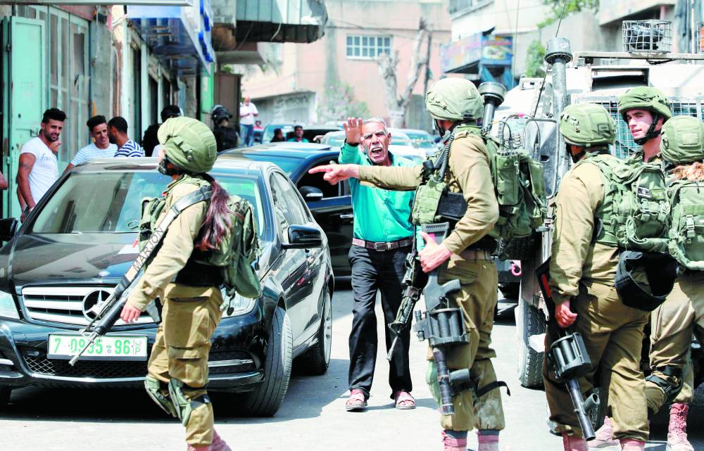 جنود الاحتلال ينكلون بالفلسطينيين شرق قلقيلية  (أرشيفية