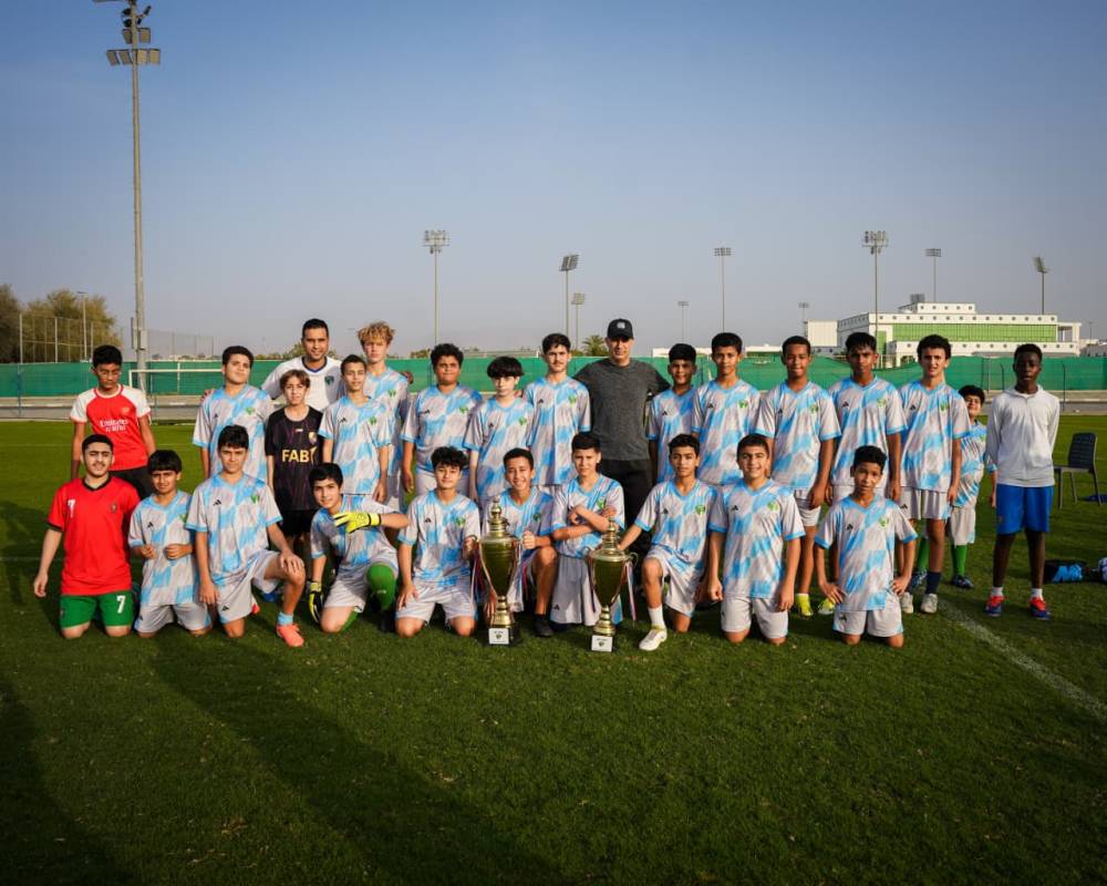 لقطة تذكارية لإحدى الفرق المشاركة