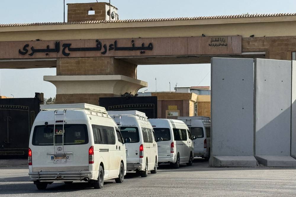 إسرائيل تعيد فتح معبر رفح جزئياً وتغتال 4 فلسطينيين في غزة