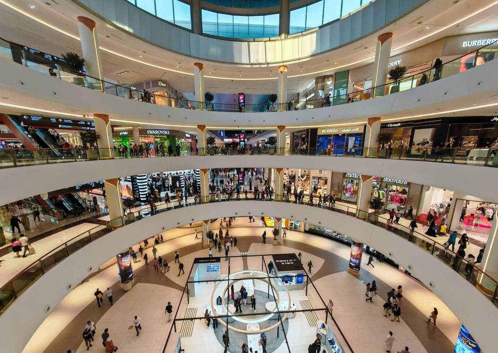 الإمارات تحتفي بالعيد في أجواء من الطمأنينة والأمان (فيديو)