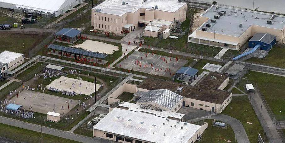 وفاة مكسيكي داخل مركز احتجاز تابع لشرطة الهجرة الأمريكية