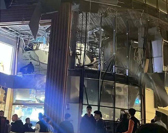 انفجار مول دمياط الجديدة بمصر يخلف 3 وفيات و32 مصاباً (فيديو)