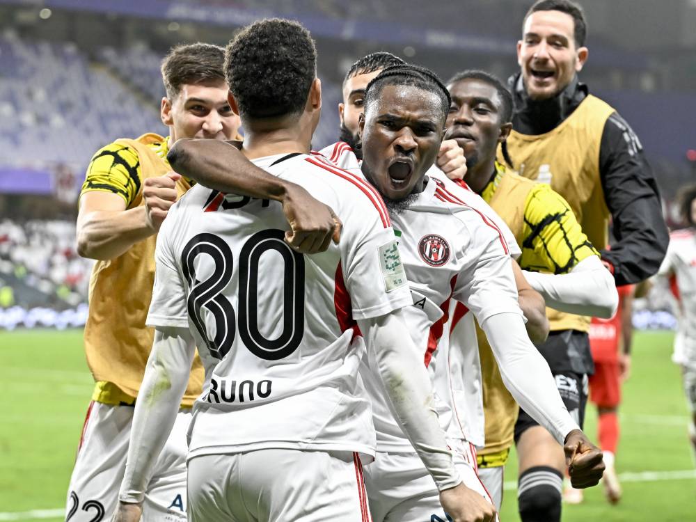 فرحة لاعبي الجزيرة بهدف الفوز