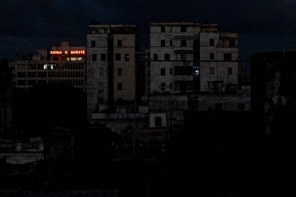 نتيجة الحظر النفطي الأمريكي.. انقطاع التيار الكهربائي في كوبا