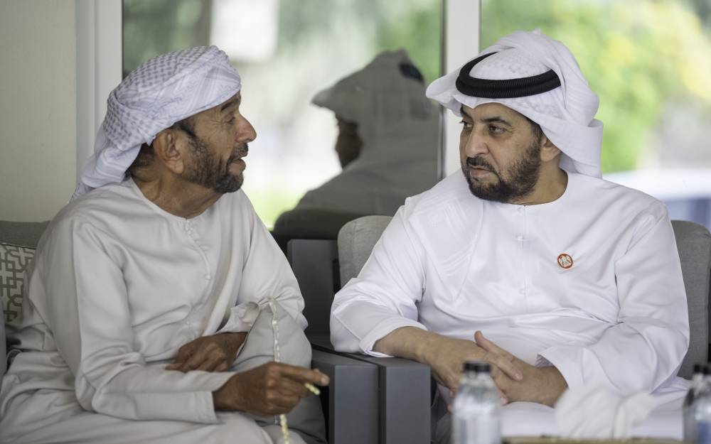 حمدان بن زايد يزور سرور بن محمد في منزله