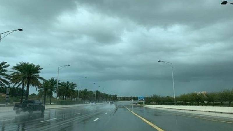 «الارصاد»: موجة جديدة من السحب تتقدم إلى أبوظبي والظفرة غدا