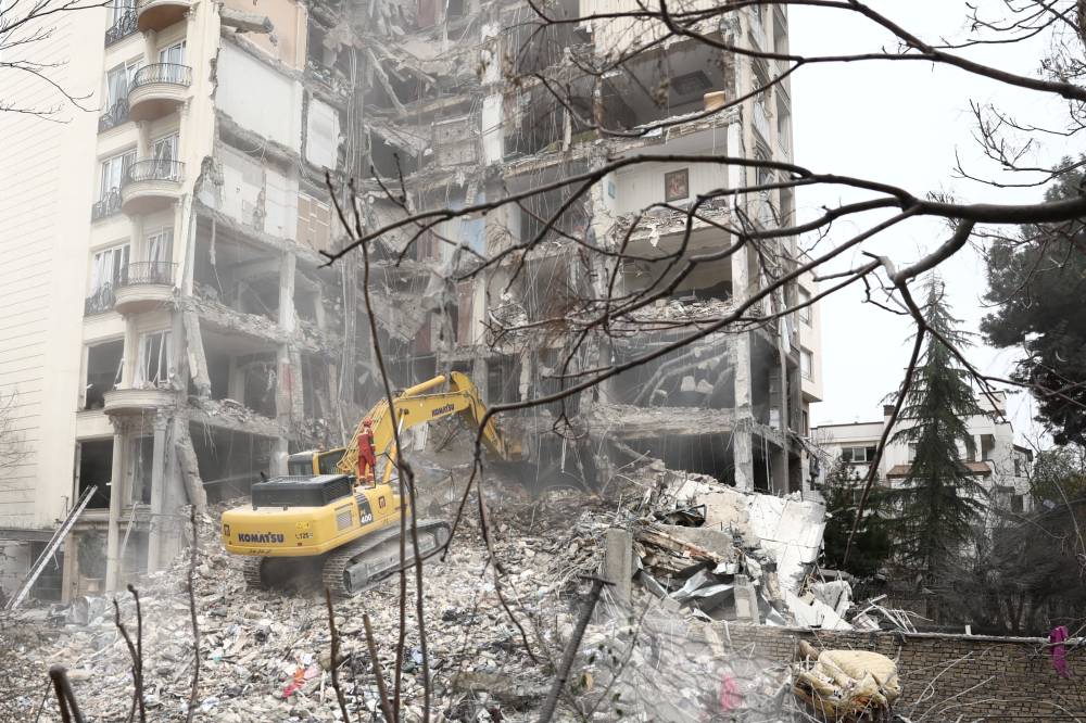 تقارير: الجيش الإسرائيلي مستمر في عملياته ضد إيران رغم تصريحات ترامب عن محادثات