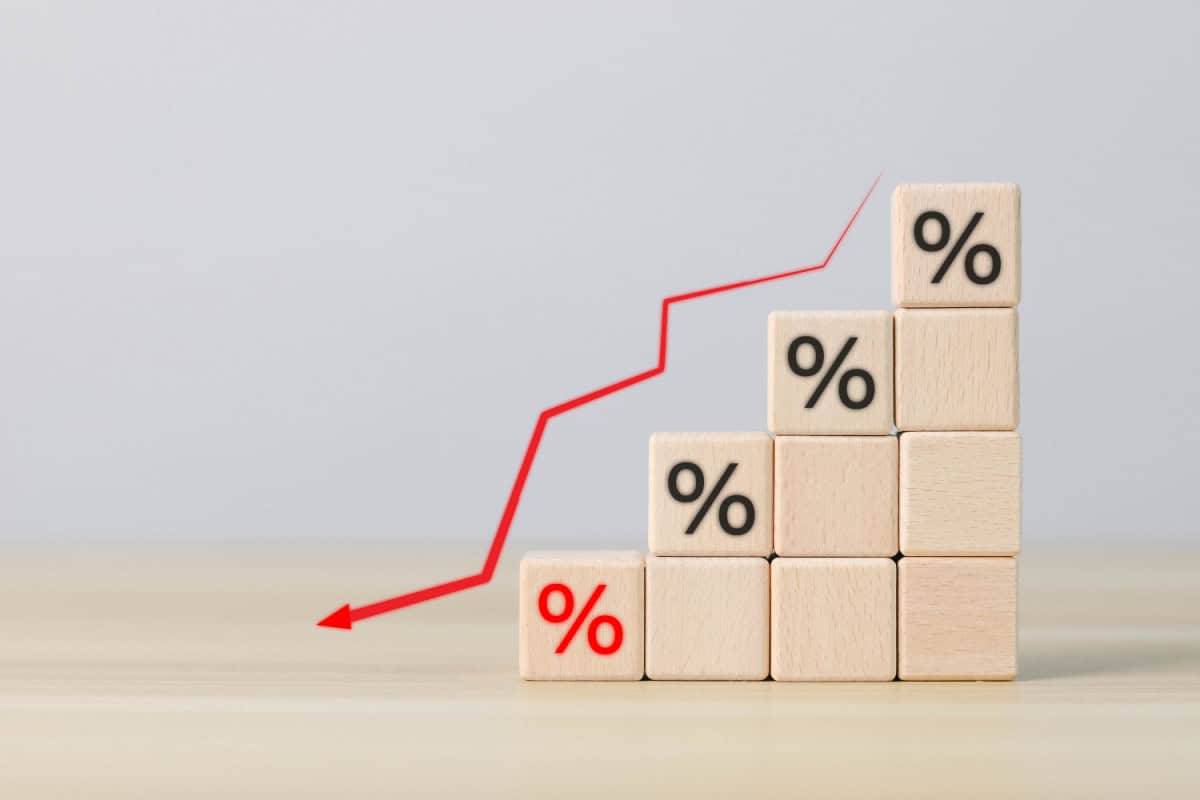 تعثر السداد تحدٍّ يواجه بعض عملاء البنوك