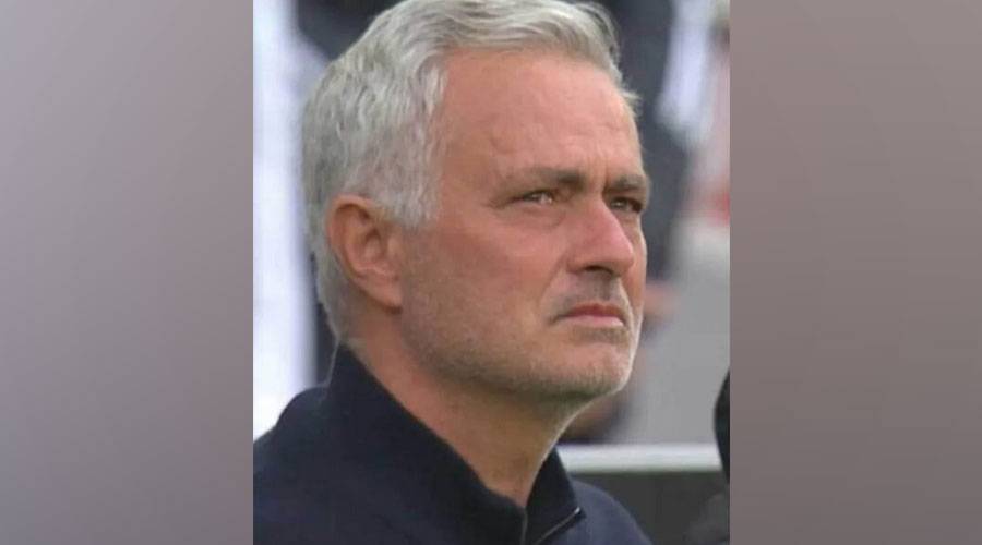 مورينيو ينهار بالبكاء خلال تكريم مؤثر لمدرب الحراس سيلفينو لورا