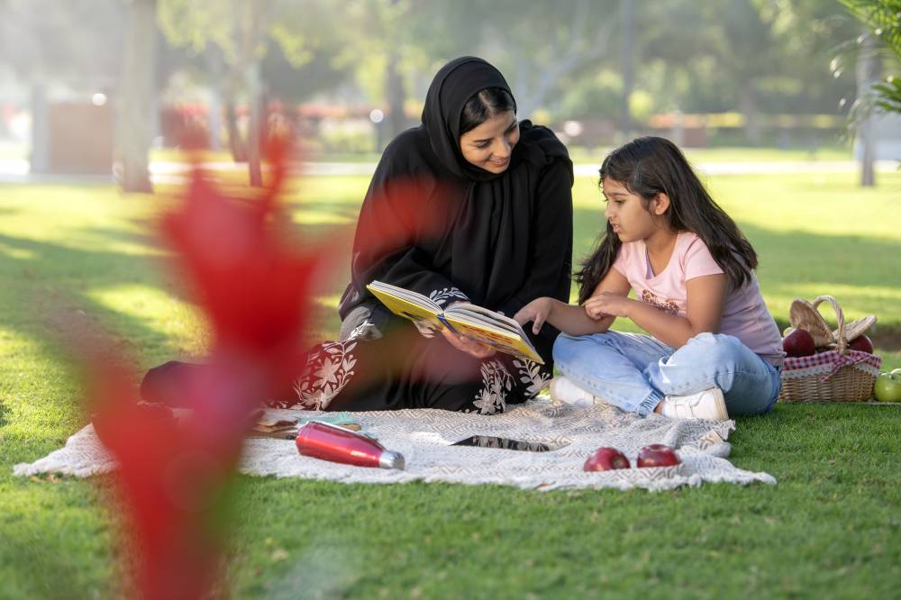 قوانين المعاشات تبني مستقبلاً أكثر أماناً للأم والأسرة