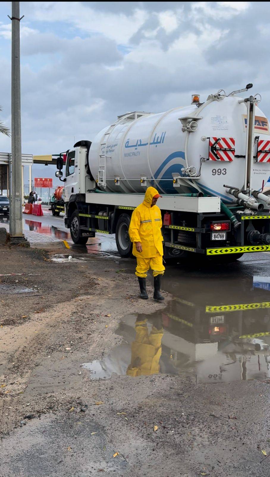 بلدية دبا الحصن تباشر خططها الميدانية لمواجهة الأمطار